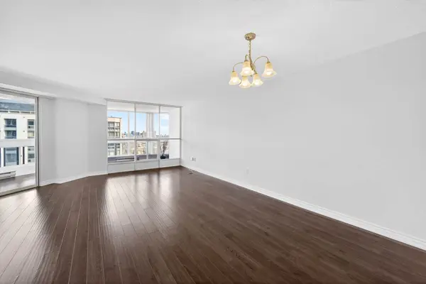 10 Kenneth AVE #1805, Toronto C14, ON M2N 6K6