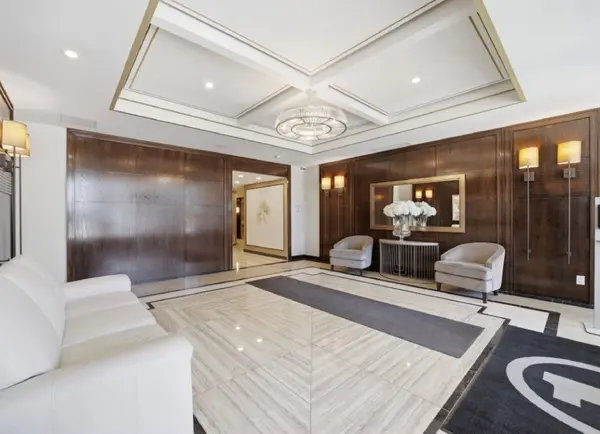 2365 Central Park DR #902, Oakville, ON L6H 0C7