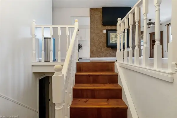 6 Equestrian CT, Brantford, ON N3P 1H1