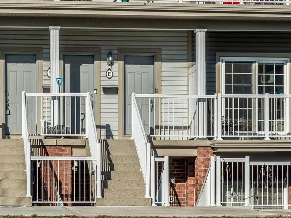 100 Artesa Private #E, Kanata, ON K2S 0J8