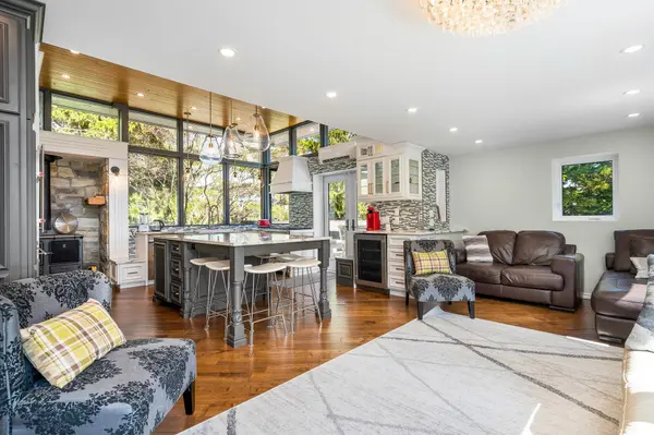 114 Lakeshore RD W, Blue Mountains, ON L9Y 0S6