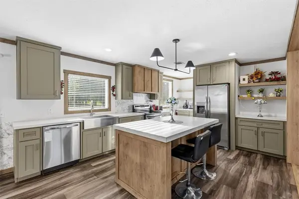 1334 E Woods Drive, Kemp, TX 75143