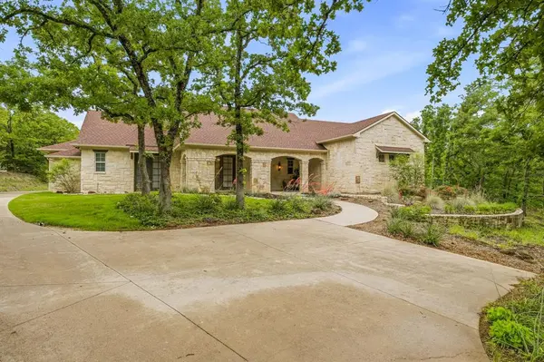 6436 Valley Creek, Pilot Point, TX 76258