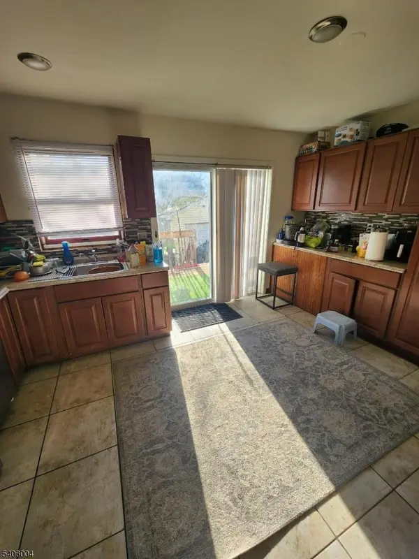 1310 E Henry St, Linden City, NJ 07036