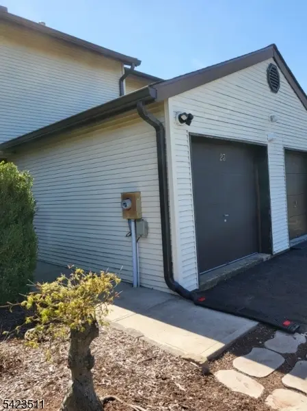 23 Peach Ct, Raritan Twp., NJ 08822