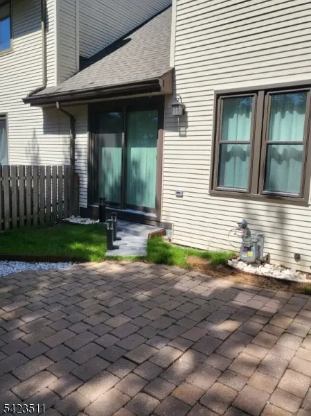 23 Peach Ct, Raritan Twp., NJ 08822