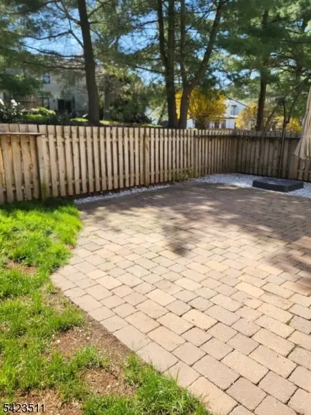 23 Peach Ct, Raritan Twp., NJ 08822