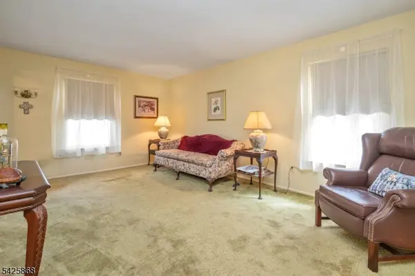 24 Camelot Dr, Mount Olive Twp., NJ 07828