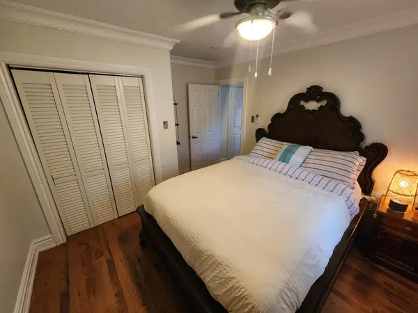 213 Kenilworth AVE #Upper, Toronto E02, ON M4L 3S7