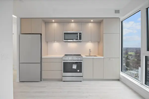 25 Cordova AVE #1704, Toronto W08, ON M9A 0E5