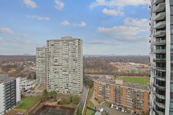 25 Cordova AVE #1704, Toronto W08, ON M9A 0E5