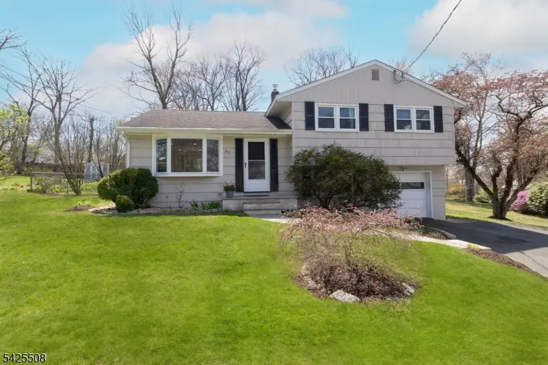 35 Sanford Dr, Randolph Twp., NJ 07869