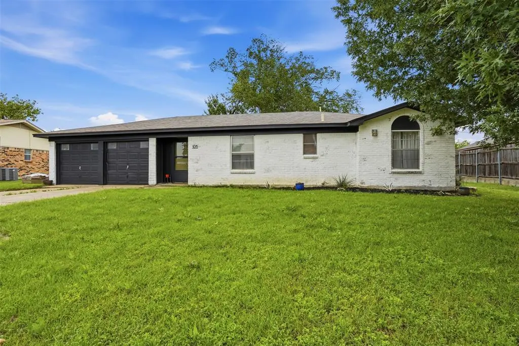 1015 Keller Avenue, Benbrook, TX 76126