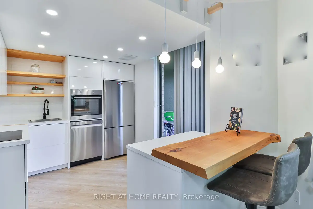 1210 Don Mills RD #206, Toronto C13, ON M3B 3N9