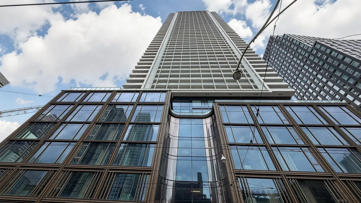 88 Queen ST #5805, Toronto C08, ON M5C 0B6