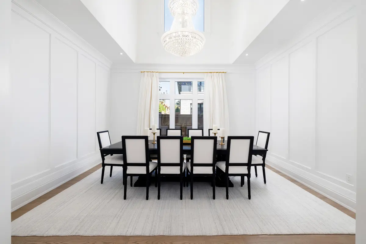 2B Fairway RD, Toronto W08, ON M9A 5E9