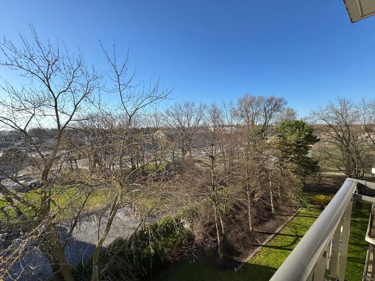 212 Kerr ST #601, Oakville, ON L6K 3B1