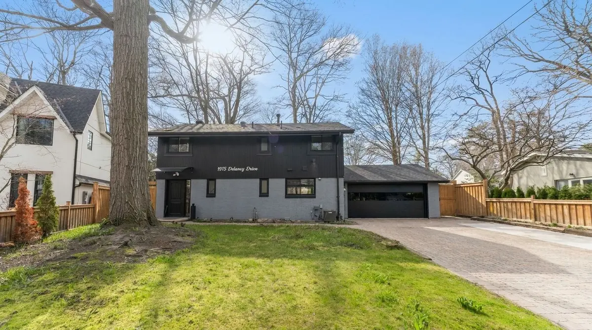 1915 Delaney DR, Mississauga, ON L5J 3L1
