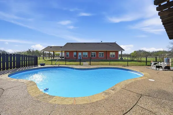 1616 Nash Howard Road, Waxahachie, TX 75165