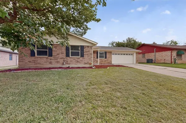 4512 Tiptop Street, Haltom City, TX 76117