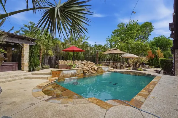 717 Saint Johns Drive, Mansfield, TX 76063