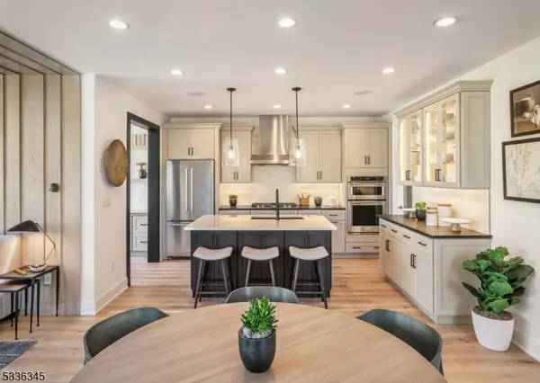 9 Blackmoor Ln, Randolph Twp., NJ 07869