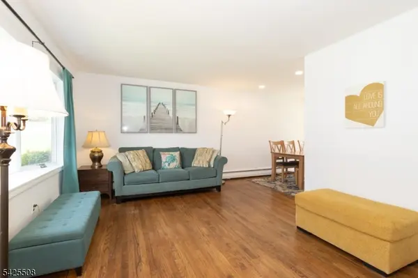 35 Sanford Dr, Randolph Twp., NJ 07869