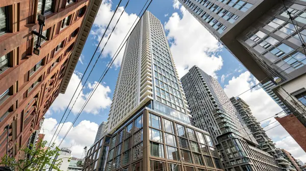 88 Queen ST #5805, Toronto C08, ON M5C 0B6