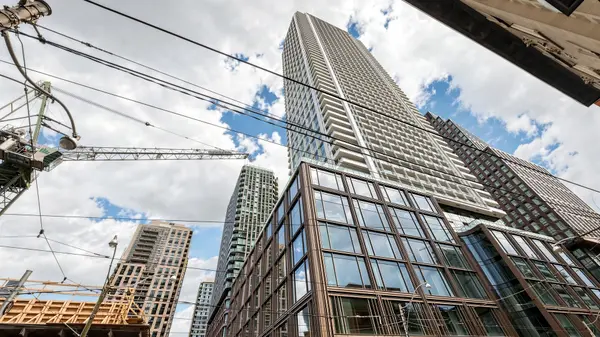 88 Queen ST #5805, Toronto C08, ON M5C 0B6