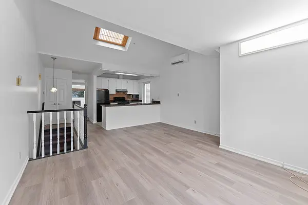 37 Connaught AVE #Upper, Toronto E01, ON M4L 2V8