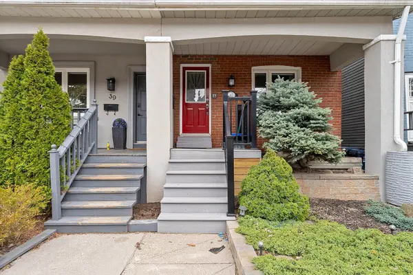 37 Connaught AVE #Upper, Toronto E01, ON M4L 2V8