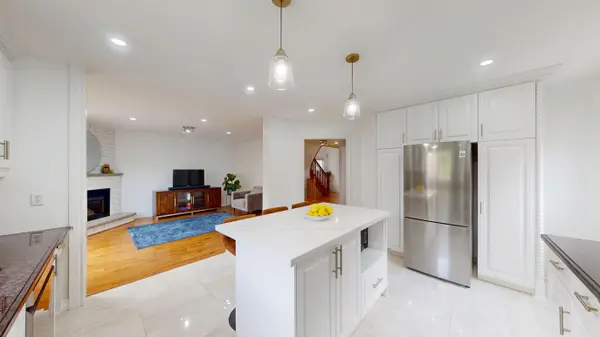 8 Muster CT, Markham, ON L3R 9G5