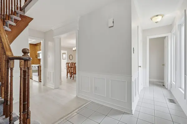 56 Fox Run LN, Bradford West Gwillimbury, ON L3Z 2V2