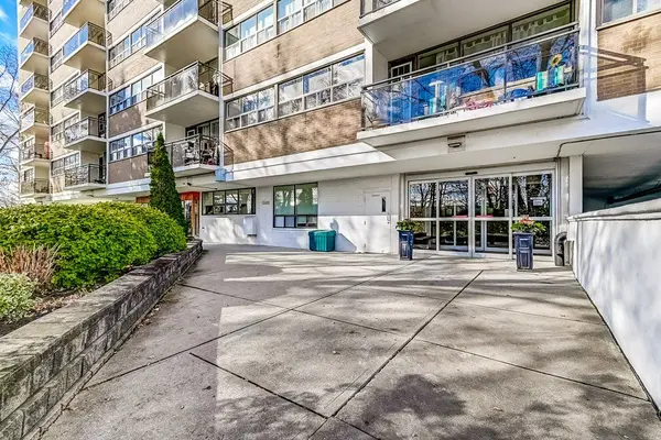 212 Kerr ST #601, Oakville, ON L6K 3B1