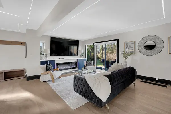 1915 Delaney DR, Mississauga, ON L5J 3L1