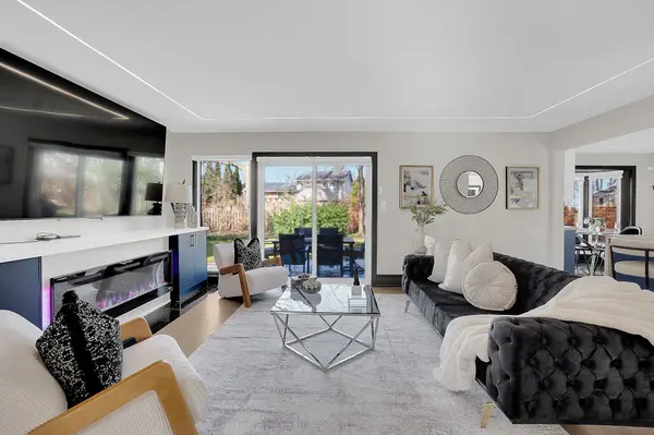 1915 Delaney DR, Mississauga, ON L5J 3L1