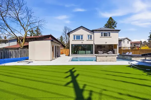 2711 Spruce Needle CT, Mississauga, ON L5L 1N2