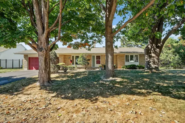 1951 Garfield AVE, Belair Park - Copeland Park And Area, ON K2C 0W7