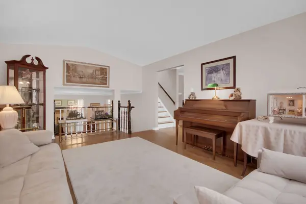 3024 Uplands DR, Hunt Club - Windsor Park Village And Area, ON K1V 9W3