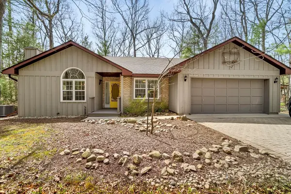 10325 Grand Oaks DR, Lambton Shores, ON N0M 1T0