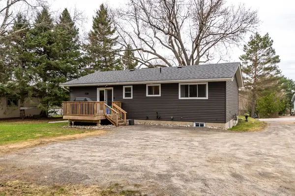17 Gullins RD, Huntsville, ON P1H 1M6