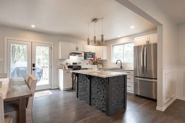 17 Gullins RD, Huntsville, ON P1H 1M6