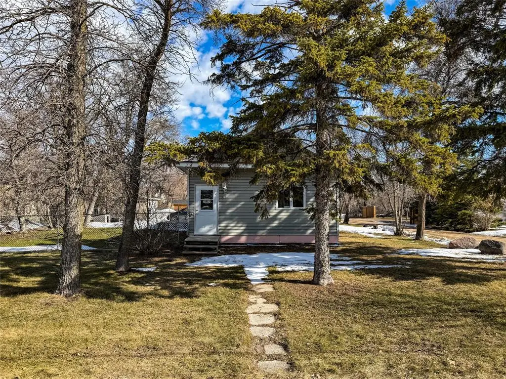 87 first ST, Lundar, MB R0C 1Y0