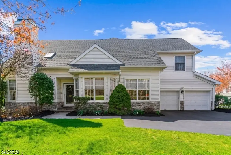 1 Westgate Dr, Clinton Twp., NJ 08801