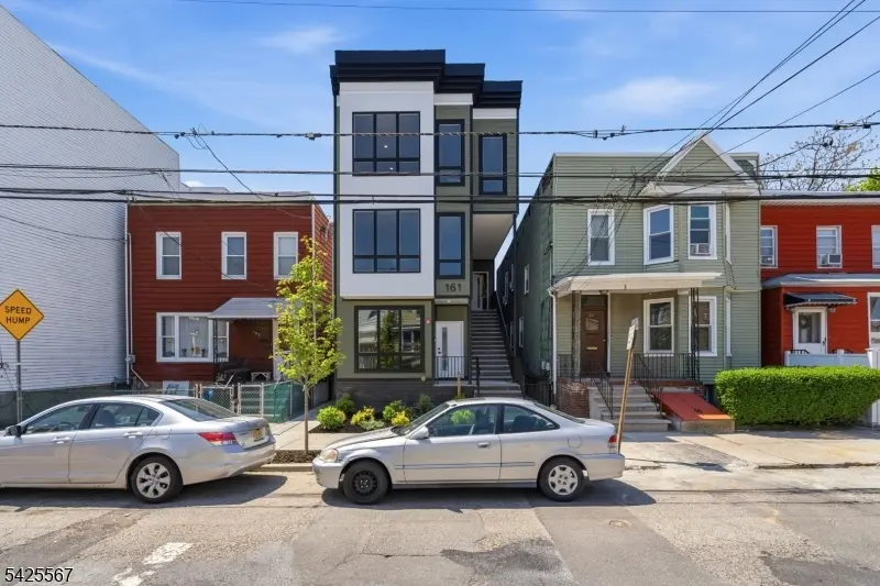 161 Woodlawn Ave #3, Jersey City, NJ 07305