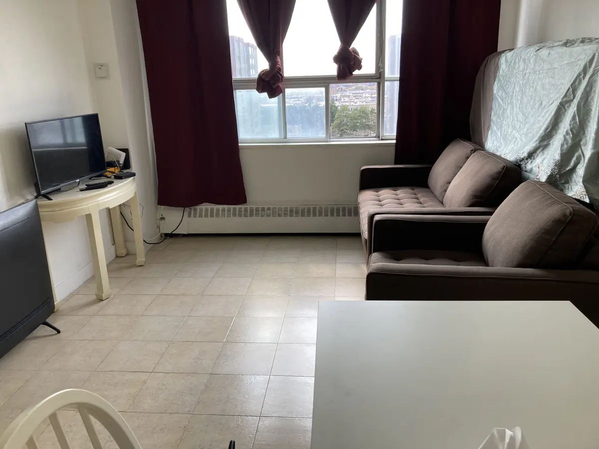 940 Caledonia RD #908, Toronto W04, ON M6B 3Y4