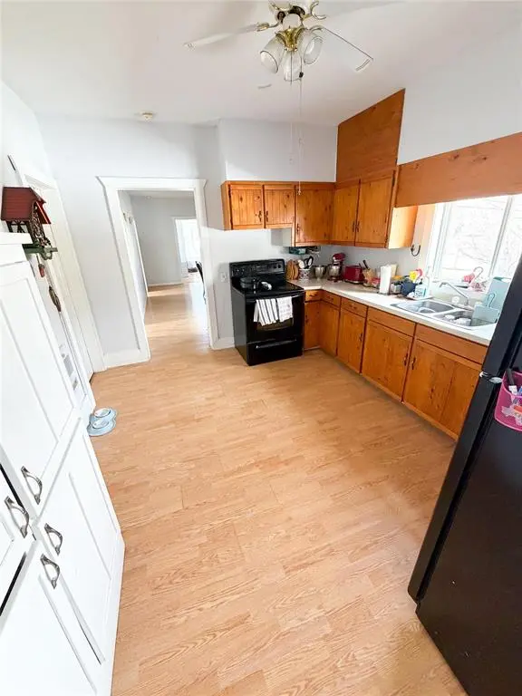 87 first ST, Lundar, MB R0C 1Y0