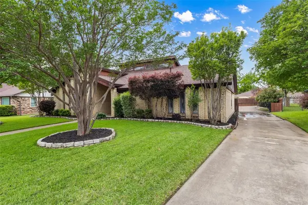 1617 Westridge Drive, Hurst, TX 76054