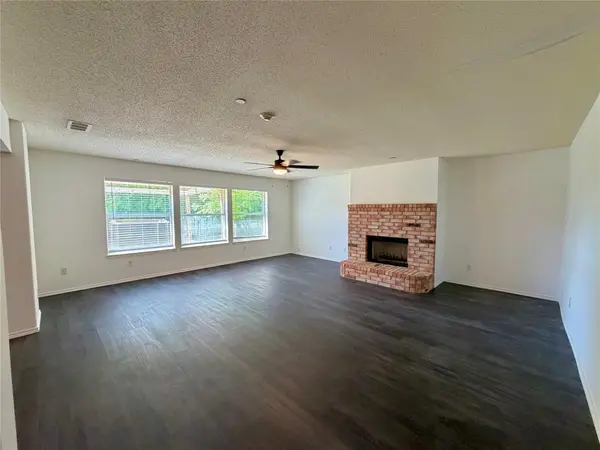 5518 Heathercrest Drive, Arlington, TX 76018