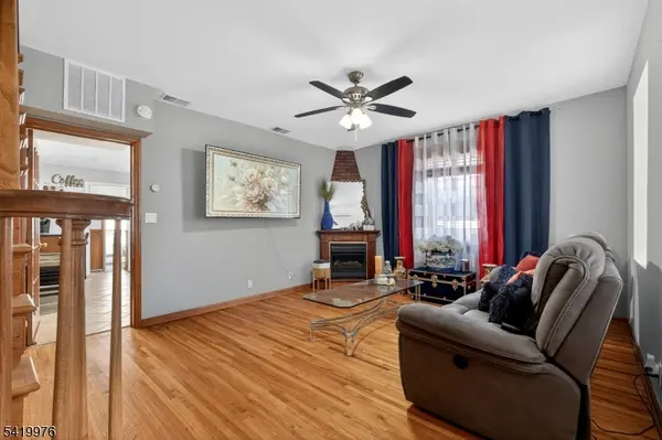 4 Jeanette St, Carteret Boro, NJ 07008